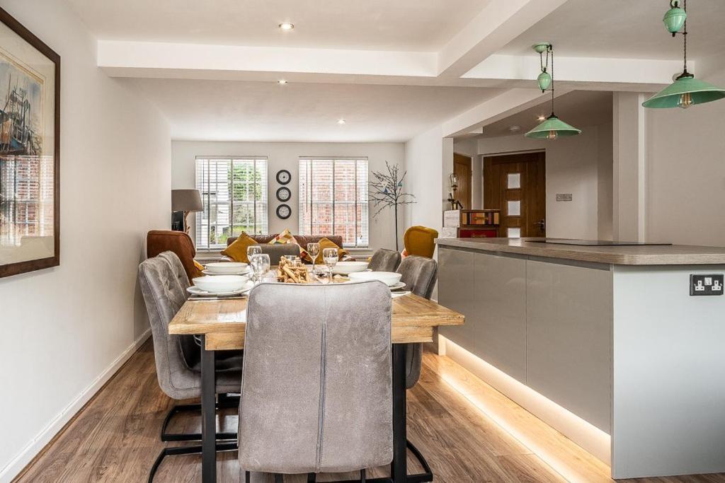 Holiday home Cosy In Topsham With Parking *