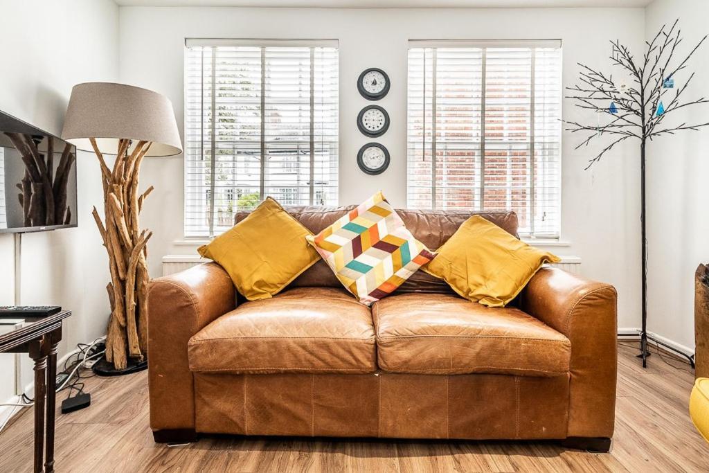 Holiday home Cosy In Topsham With Parking