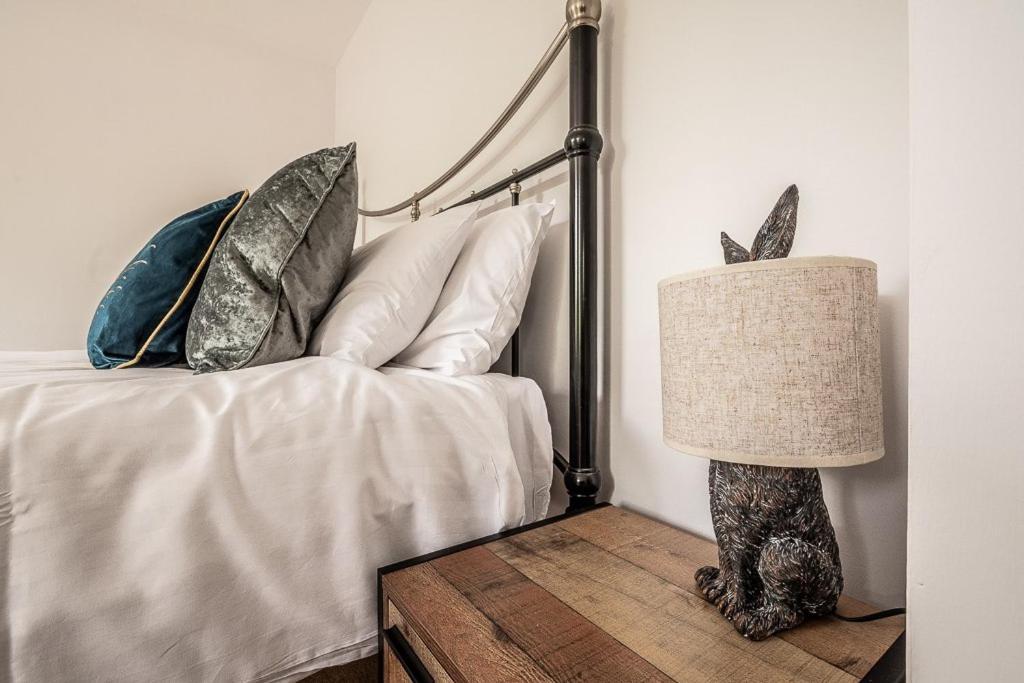 Holiday home Cosy In Topsham With Parking