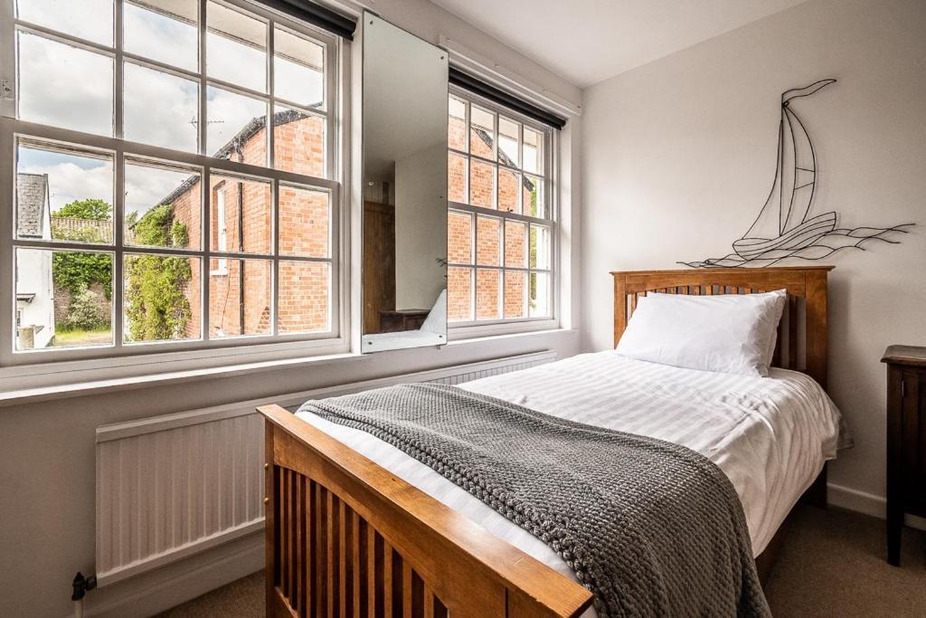 Cosy In Topsham With Parking Holiday home *